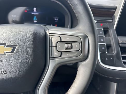 Used 2023 Chevrolet Suburban Premier image 18