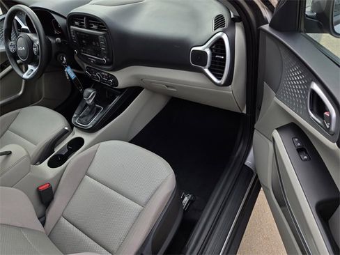 Certified 2025 Kia Soul LX w/ LX Technology Package image 7