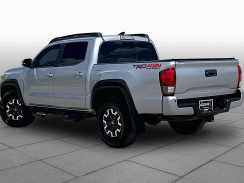 Used 2018 Toyota Tacoma TRD Off-Road w/ Technology Package AWD/4WD image 12