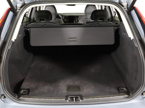 Used 2024 Volvo XC60 B5 Plus image 21