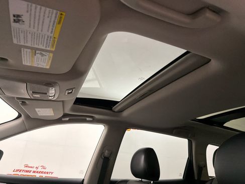 Used 2020 Nissan Pathfinder SL FWD image 15
