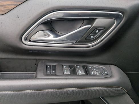 Used 2023 Chevrolet Suburban Premier image 11