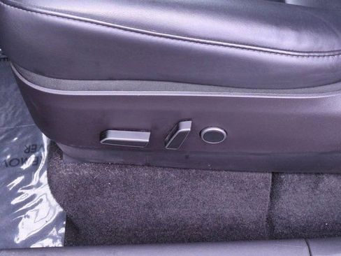 Used 2022 Tesla Model Y Long Range image 18