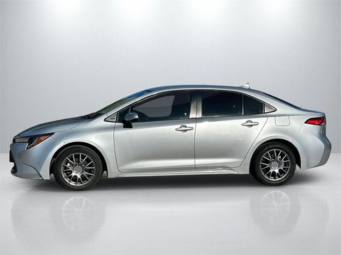 Used 2022 Toyota Corolla LE image 8