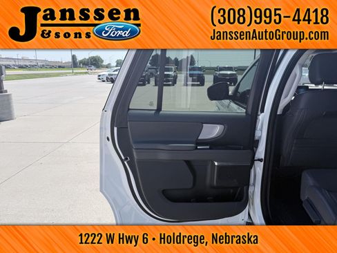 Used 2025 Ford Expedition Max Active AWD/4WD image 10