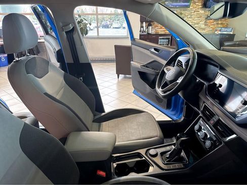 Used 2024 Volkswagen Taos SE w/ Panoramic Sunroof Package AWD/4WD image 28