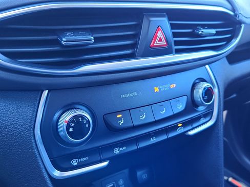 Used 2019 Hyundai Santa Fe SE image 22