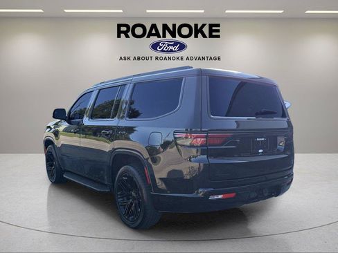 Used 2022 Jeep Wagoneer Series II AWD/4WD image 13