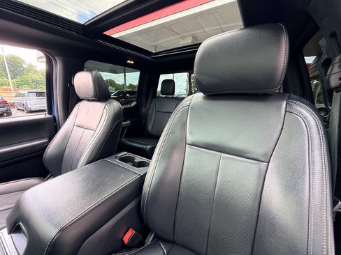 Used 2022 Ford F350 Lariat w/ Black Appearance Package AWD/4WD image 35