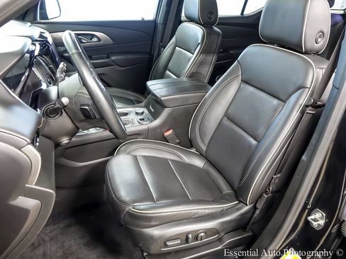 Used 2023 Chevrolet Traverse Premier w/ Redline Edition AWD/4WD image 9