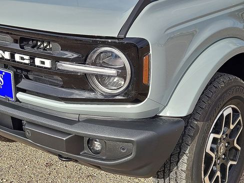 Used 2024 Ford Bronco Outer Banks image 9