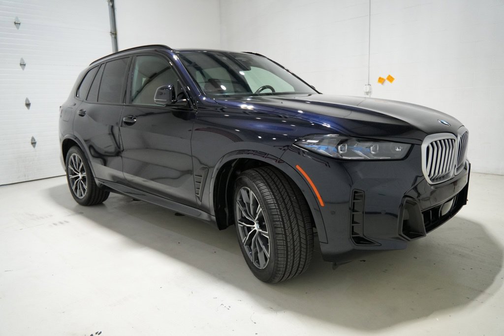 Used 2024 BMW X5 xDrive40i w/ M Sport Package AWD/4WD image 5