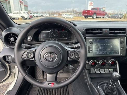Used 2026 Toyota GR86 Premium w/ Performance Package image 15