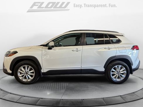 Used 2023 Toyota Corolla Cross LE image 5