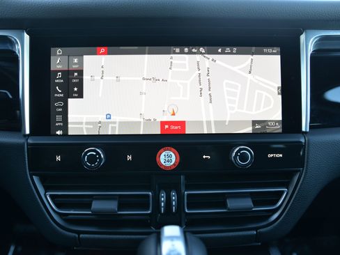 Certified 2025 Porsche Macan image 31