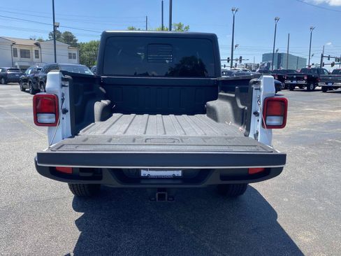 Used 2022 Jeep Gladiator Overland AWD/4WD image 5