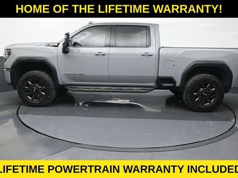 Used 2024 GMC Sierra 2500 AT4 w/ Technology Package AWD/4WD image 4