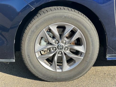 Used 2025 Toyota Sienna XLE FWD image 13