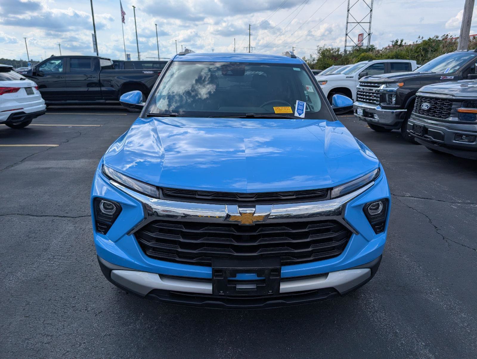 Used 2024 Chevrolet TrailBlazer LT w/ LT Cold Weather Package AWD/4WD image 2