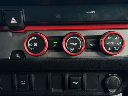 Used 2020 Toyota Tacoma SR image 27