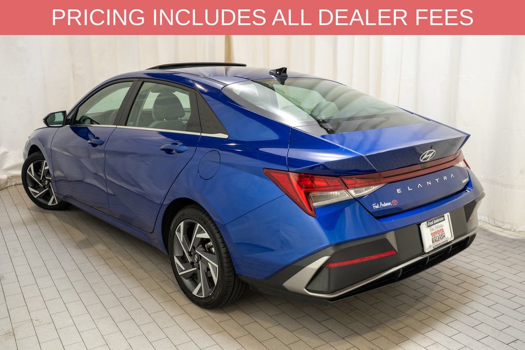 Used 2025 Hyundai Elantra Limited FWD image 3