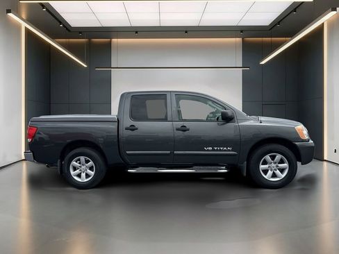 Used 2010 Nissan Titan SE w/ SE Value Truck Pkg RWD image 6