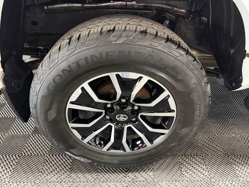 Used 2020 Toyota Tacoma TRD Sport w/ Technology Package AWD/4WD image 19