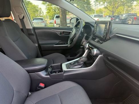 Used 2022 Toyota RAV4 LE AWD/4WD image 19