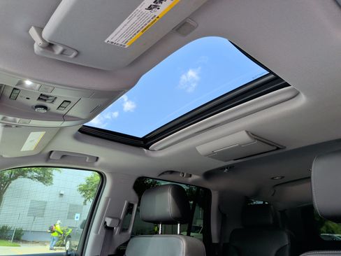 Used 2016 Chevrolet Tahoe LT RWD image 28