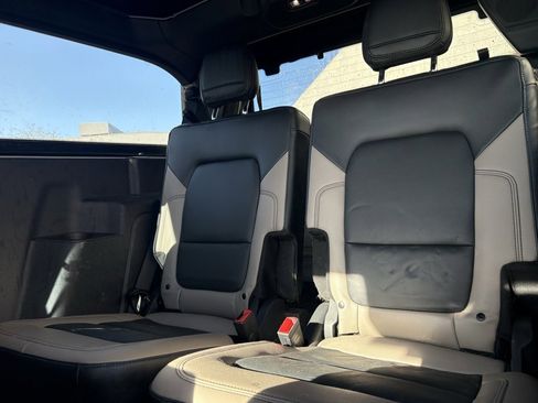 Used 2023 Ford Bronco Wildtrak image 16