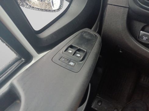 Used 2025 RAM ProMaster 2500 w/ U-Haul Equipment Group FWD image 17