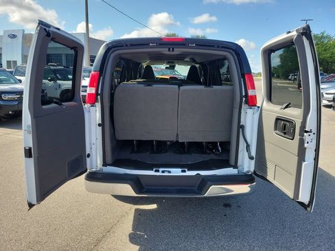 Used 2025 GMC Savana 3500 LT w/ LT Preferred Equipment Group RWD image 9