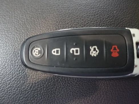 Used 2019 Ford Escape SE FWD image 17