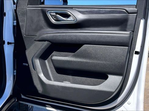 Used 2021 GMC Yukon SLT w/ SLT Premium Package image 23