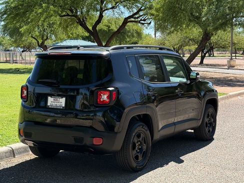 Used 2017 Jeep Renegade Altitude AWD/4WD image 5