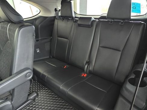 Used 2024 Toyota Highlander XLE image 35