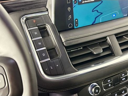 Used 2024 GMC Yukon SLT w/ SLT Luxury Package image 17