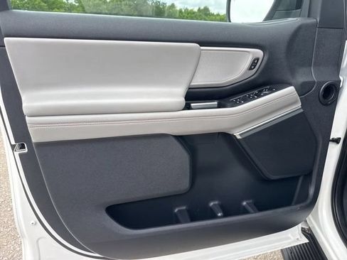Used 2025 Ford Expedition Active AWD/4WD image 19