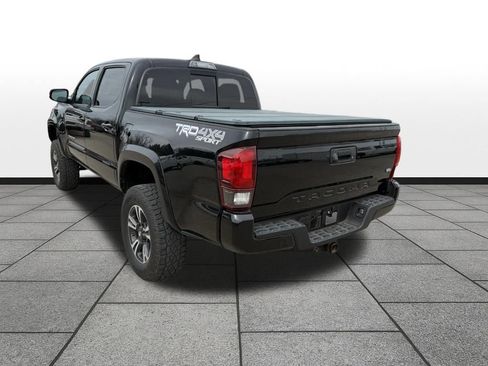Used 2019 Toyota Tacoma TRD Sport image 5