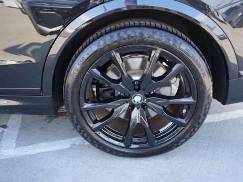 Used 2025 BMW X7 M60i image 7