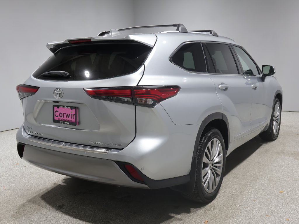 Used 2022 Toyota Highlander Platinum AWD/4WD image 2