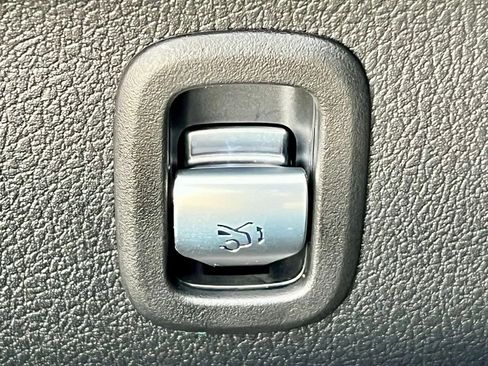 Certified 2025 Mercedes-Benz C 300 4MATIC Sedan image 40