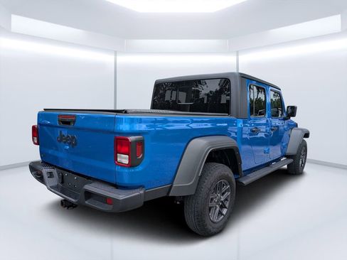 Used 2025 Jeep Gladiator Sport AWD/4WD image 3