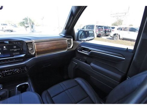 Used 2025 Chevrolet Silverado 1500 High Country w/ High Country Premium Package image 8