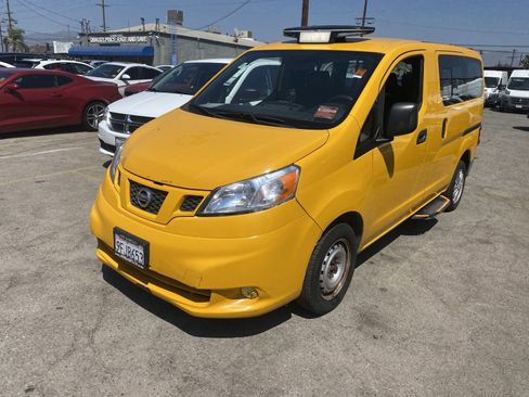 Used 2016 Nissan NV200 image 2