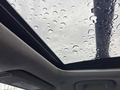 Used 2023 Toyota Corolla Cross XLE w/ Convenience Package image 6