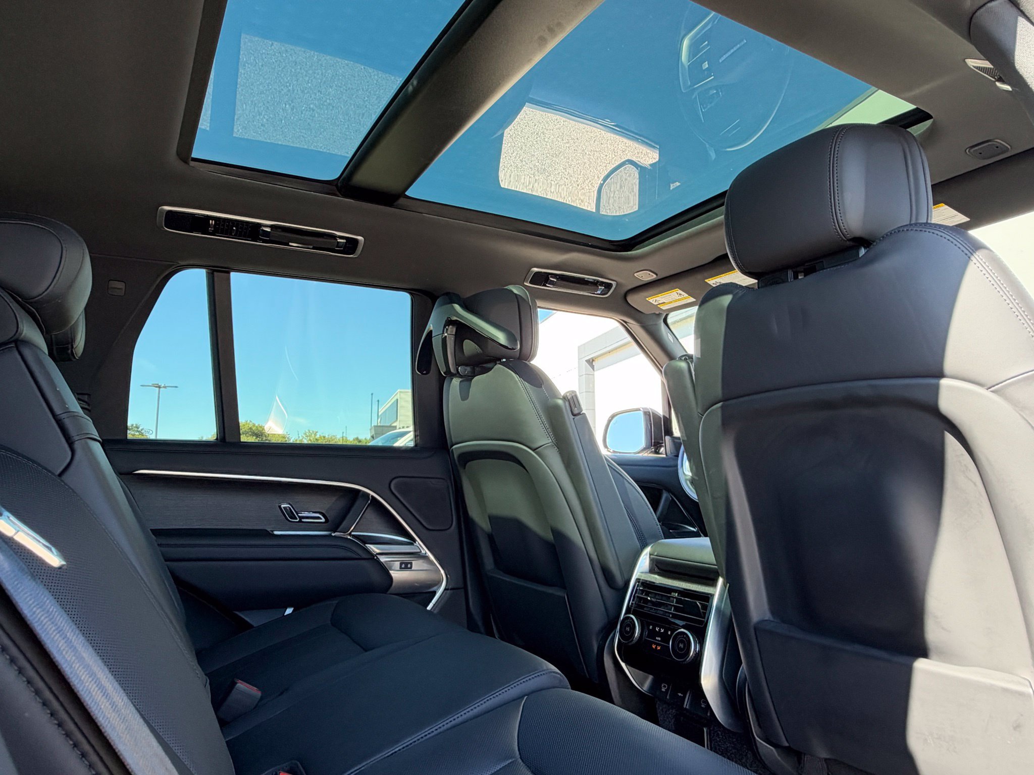 Used 2025 Land Rover Range Rover SE AWD/4WD image 26