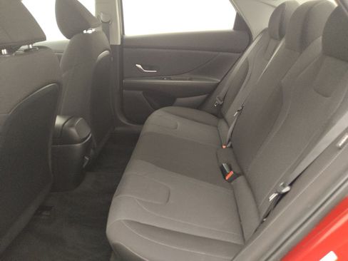 Used 2025 Hyundai Elantra SE FWD image 18