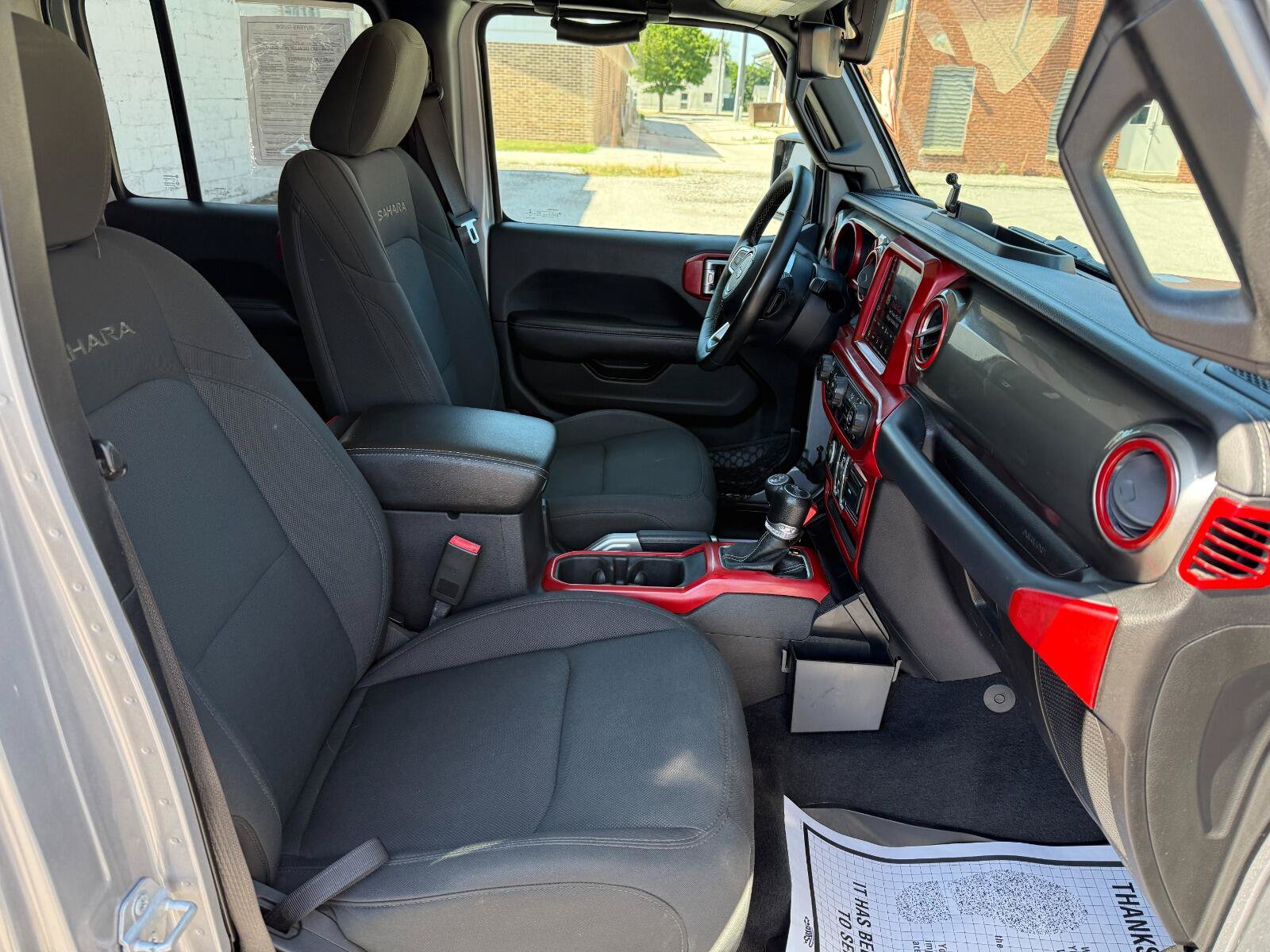 Used 2018 Jeep Wrangler Unlimited Sahara w/ Dual Top Group AWD/4WD image 18