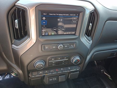 Used 2025 Chevrolet Silverado 1500 Custom Trail Boss AWD/4WD image 15